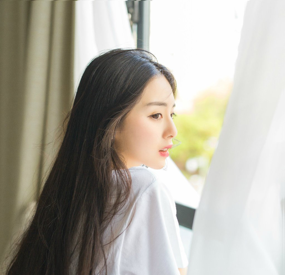 咱们有理由坚信，建立在感情上的感情是短暂的，正因感情本身是短暂的；而建立在金钱上的感情是永远的，正因金钱是永远的。——韩寒